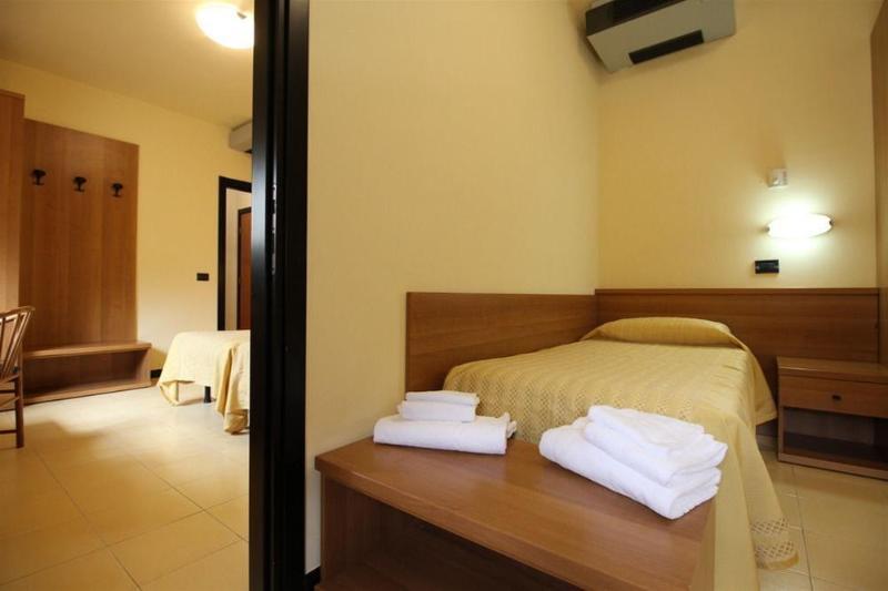 Hotel Italia Равена Екстериор снимка