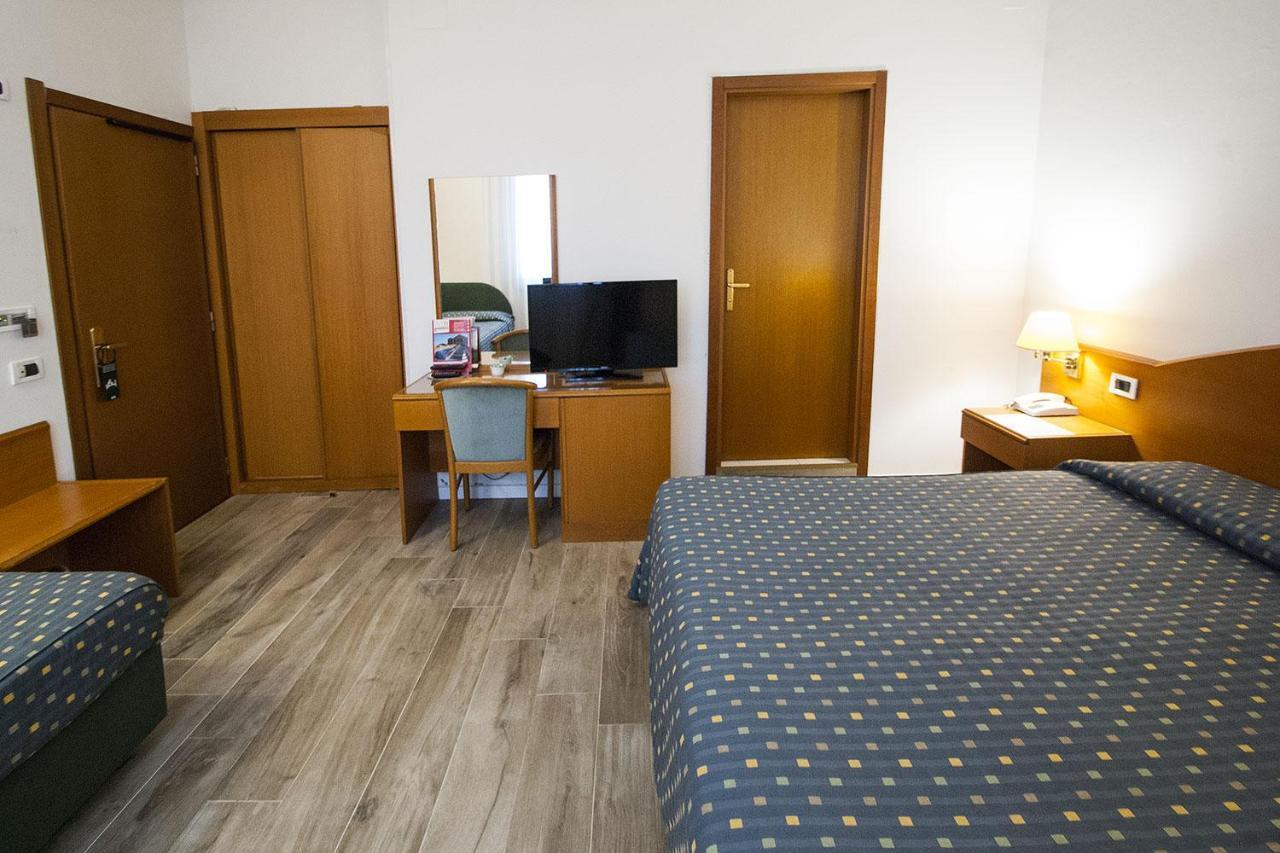 Hotel Italia Равена Екстериор снимка