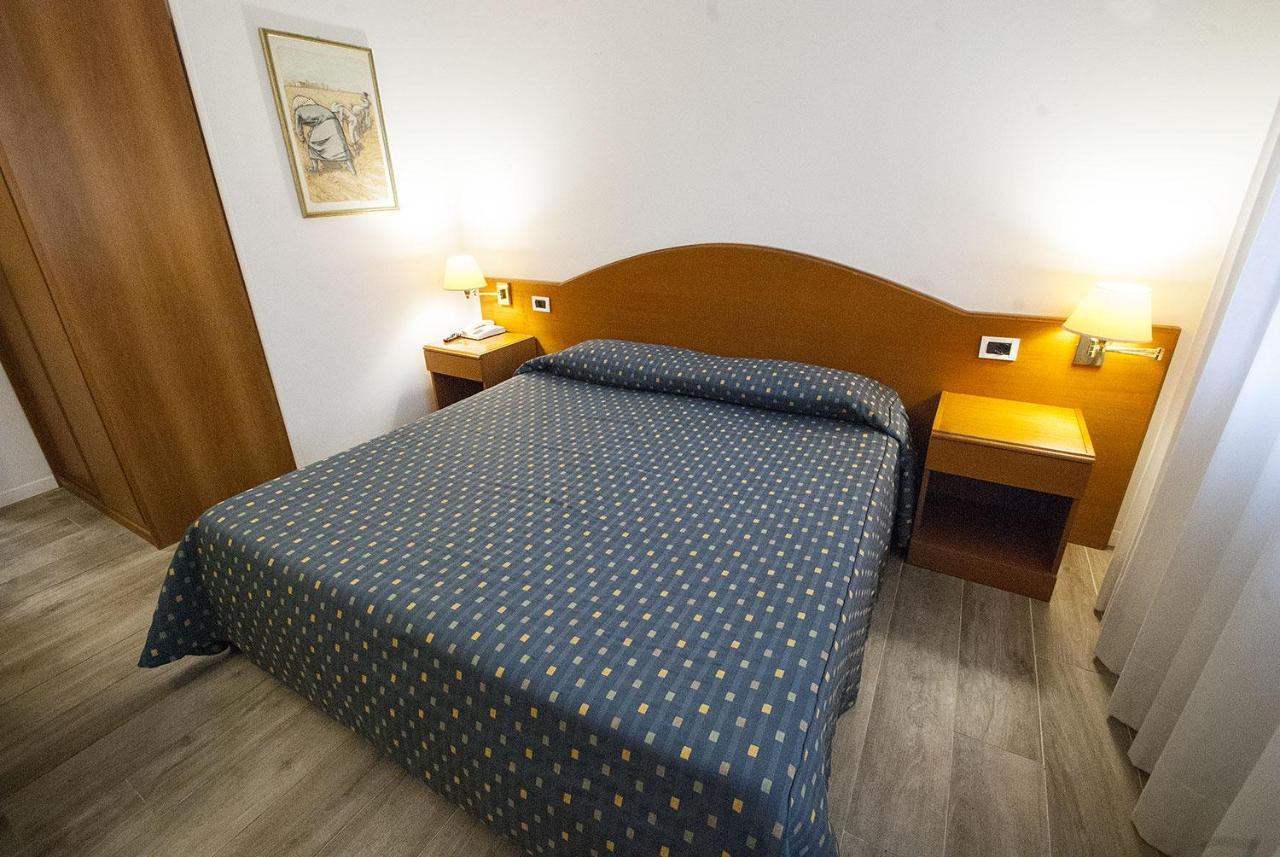 Hotel Italia Равена Екстериор снимка