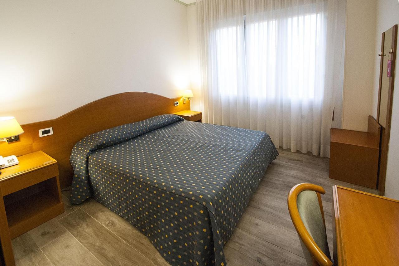 Hotel Italia Равена Екстериор снимка