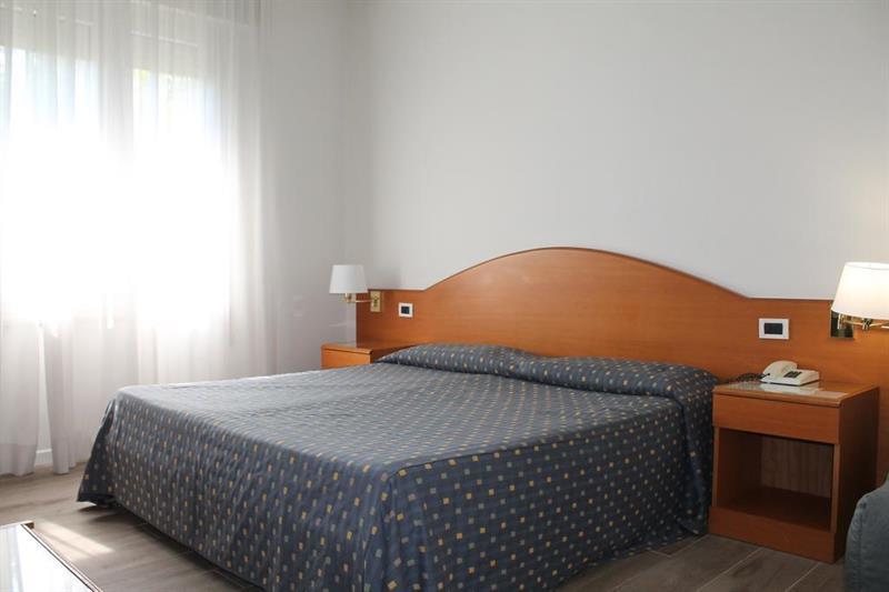 Hotel Italia Равена Екстериор снимка